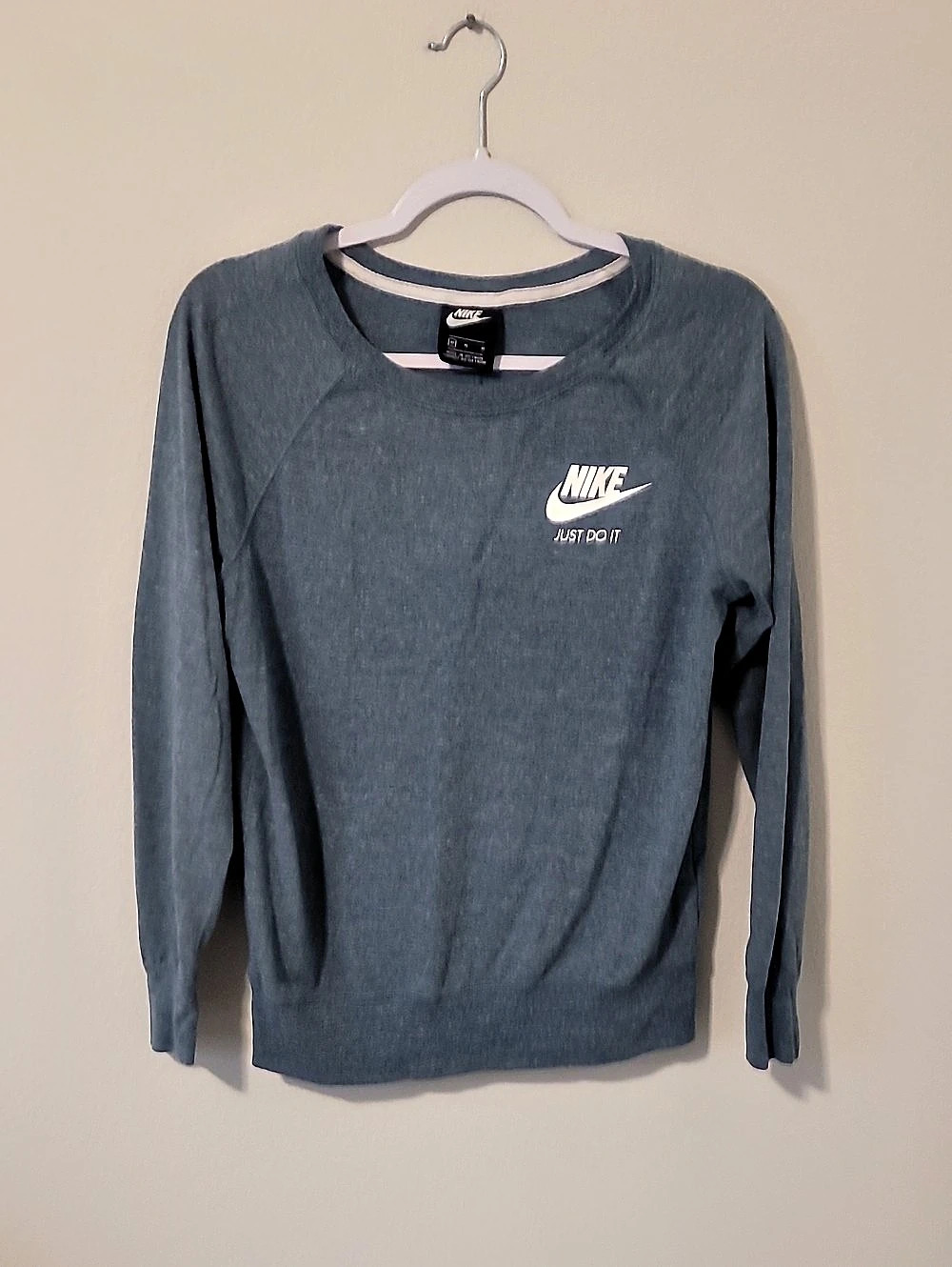 Nike Sportswear Long Sleeve Sweatshirt in Blue Size Medium